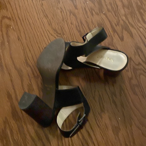 Nine West Like New Chunky Heels, Size 8M, Leather Uppers, ankle straps - Picture 5 of 5